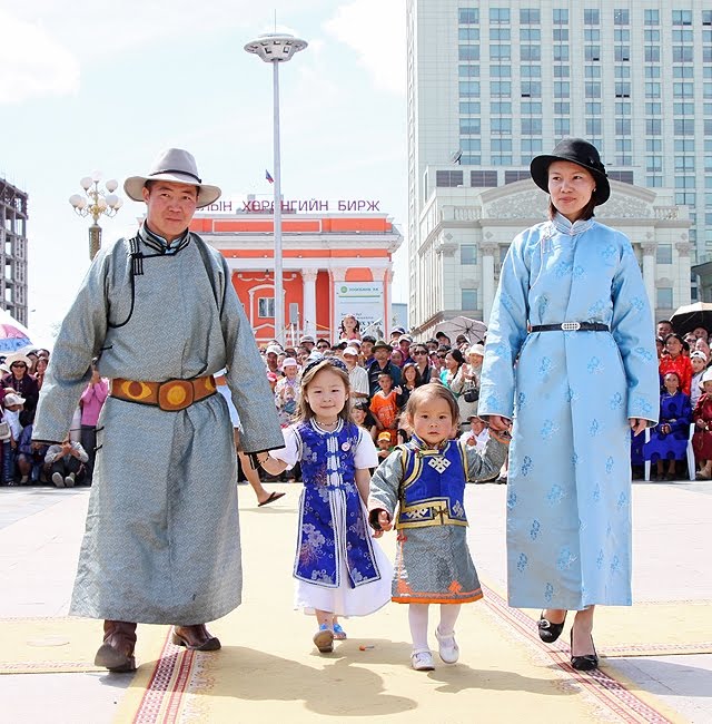 Монгол гэр бүл
